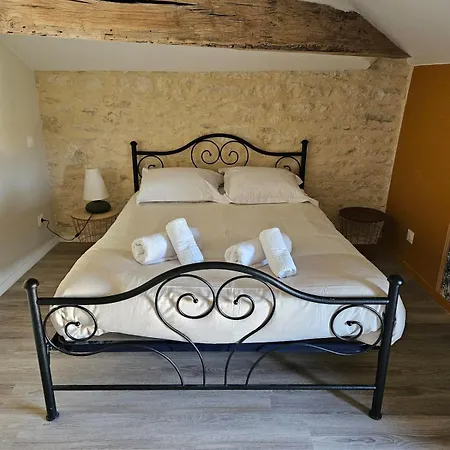 Maison De Bourg Au Calme, Proche Du Futuroscope Сasa de vacaciones Yversay