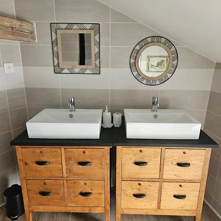 Maison De Bourg Au Calme, Proche Du Futuroscope Сasa de vacaciones *