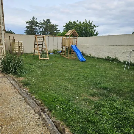 Сasa de vacaciones Maison De Bourg Au Calme, Proche Du Futuroscope