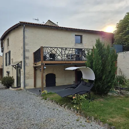 Maison De Bourg Au Calme, Proche Du Futuroscope *